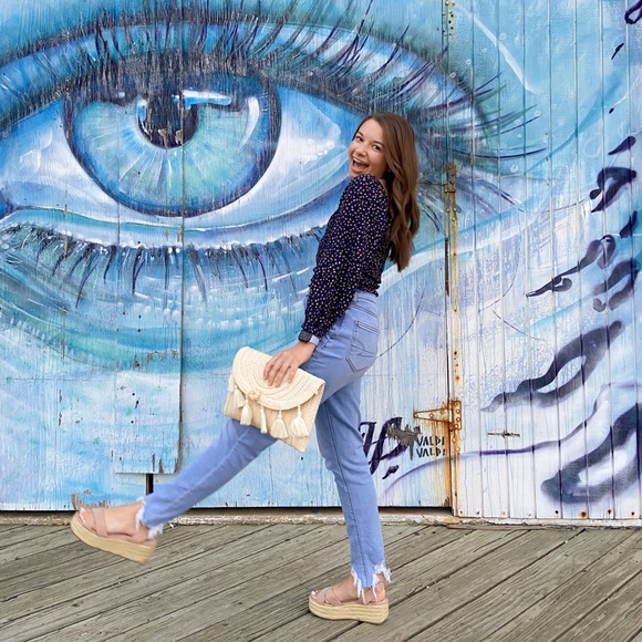 Profile Picture of Nina Colagiovanni (@ninacola) on Poshmark