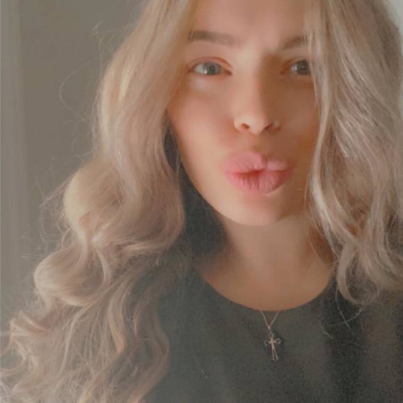 Profile Picture of Alexis Potts (@alexispotts925) on Poshmark
