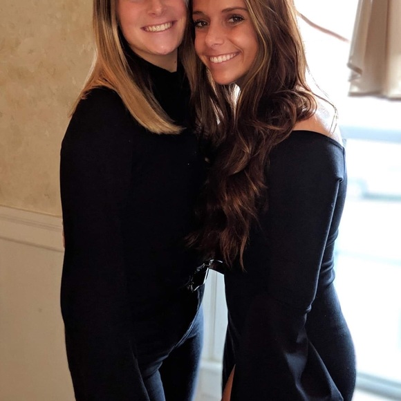 Profile Picture of Angela Shapiro (@asorrn) on Poshmark