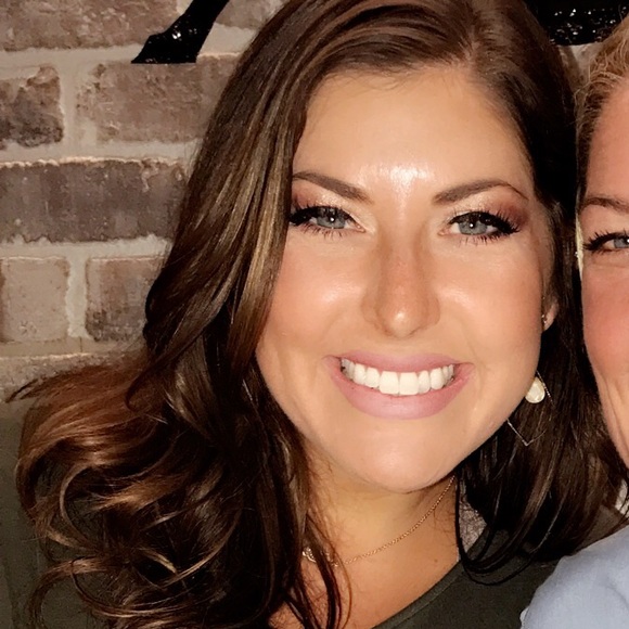 Profile Picture of Connor Mullins (@cmullins43) on Poshmark