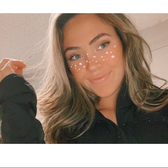 Profile Picture of Katherine Larason (@katie3371) on Poshmark