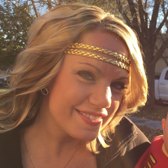 Liz Kolseth - Poshmark Profile Picture of Liz Kolseth (@li2zyk) on Poshmark