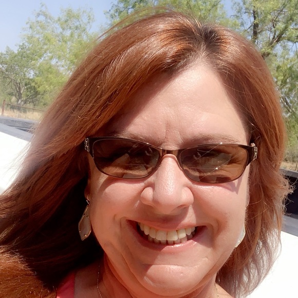 Profile Picture of Deborah Norment (@debnorment) on Poshmark