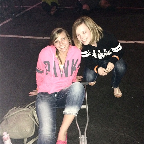 Profile Picture of Avrie Scothern (@avrie_scothern) on Poshmark