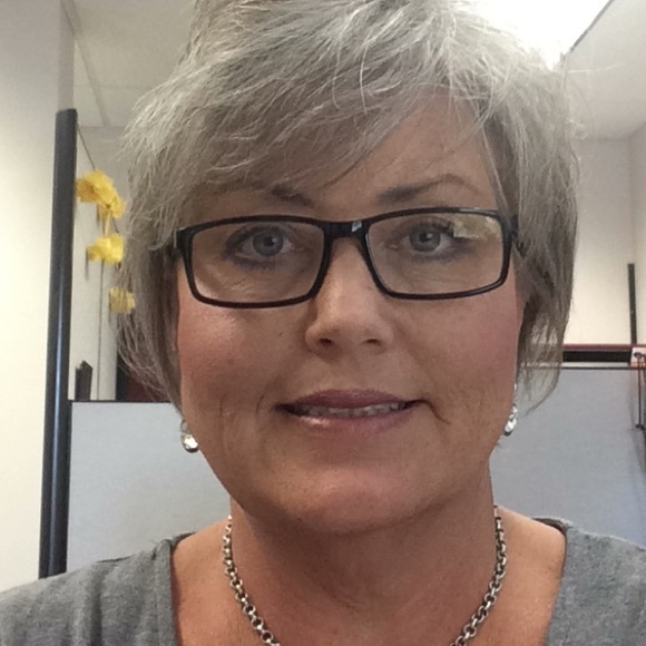 Profile Picture of Lisa Adkins (@lisabadkins) on Poshmark