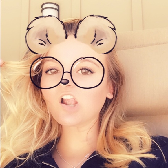 Profile Picture of Annagrace Eliason (@annagraxe13) on Poshmark
