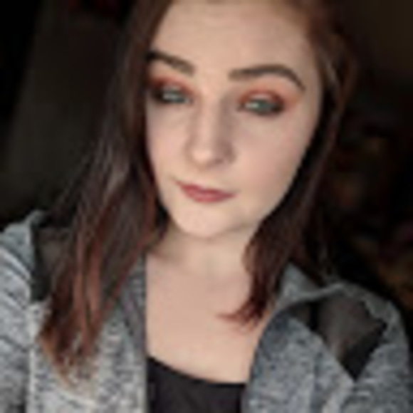 Profile Picture of Raylyn Schommer (@ryynshmer) on Poshmark