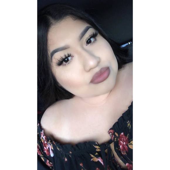Profile Picture of Jessica Balderas (@_jessicvvvvvvv) on Poshmark
