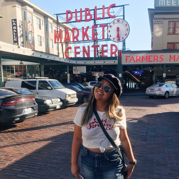 Profile Picture of Allison Schaefer (@allisonschaefer) on Poshmark