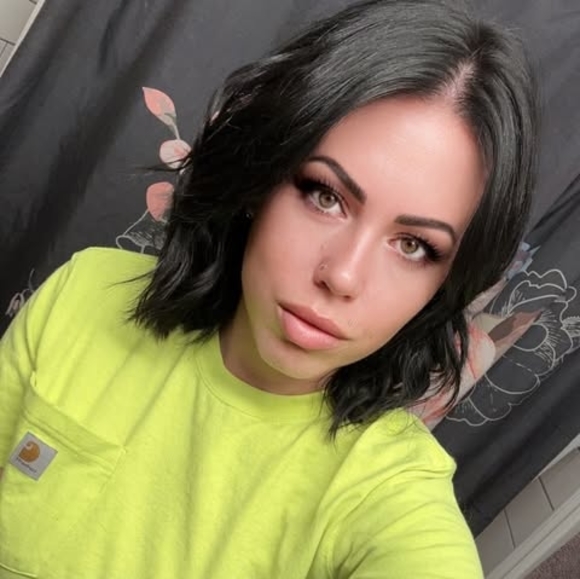 Profile Picture of Sadie Sherriff (@sadiesherriff) on Poshmark