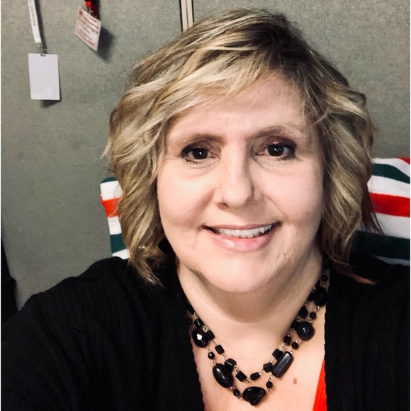 Profile Picture of Deborah Curington (@debcur2009) on Poshmark