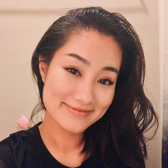 Profile Picture of Wen Gu (@wenblr) on Poshmark