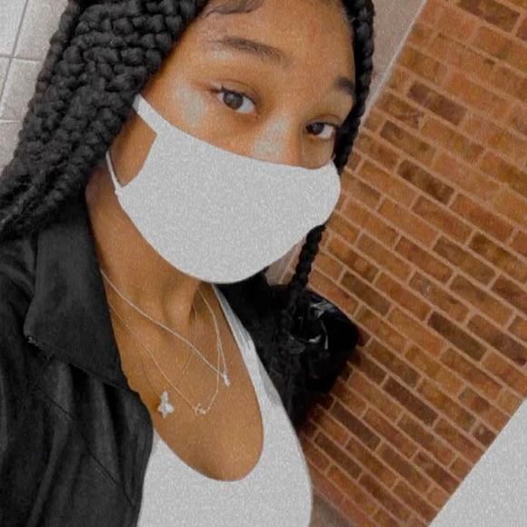 Profile Picture of Ashaunti wilson purifoy Purifoy (@a_purifoy) on Poshmark