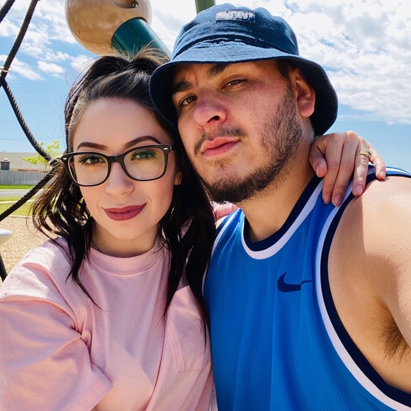 Profile Picture of Samantha Currier (@stlucero23) on Poshmark