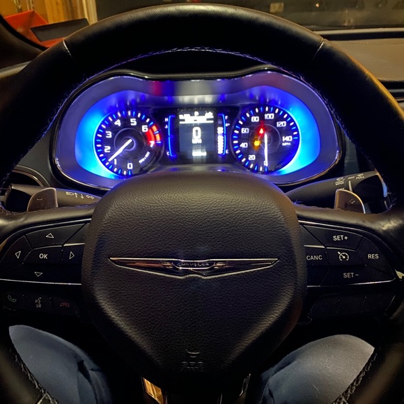 Profile Picture of Gabe Deely (@gdeely) on Poshmark