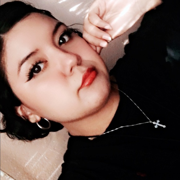 Profile Picture of Miranda Rivas (@mirandarivas182) on Poshmark
