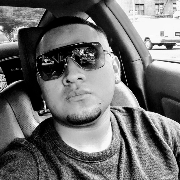Profile Picture of Edwin Manrique (@edwinmanrique) on Poshmark