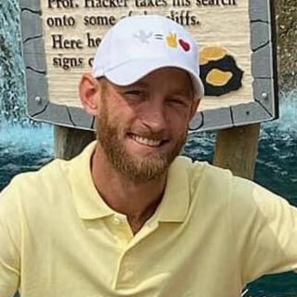 Profile Picture of Christopher Schulte (@schultechris007) on Poshmark