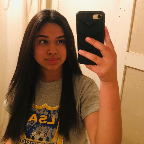 Profile Picture of Angelica Iniguez (@aangeliicaaaa) on Poshmark