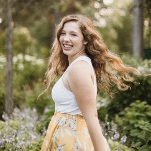 Profile Picture of Alice Haugen (@alicehaugen) on Poshmark