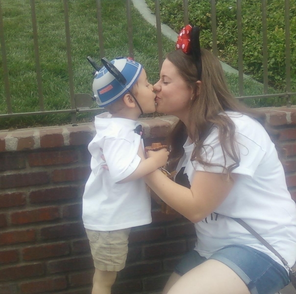 Profile Picture of Alexis Pettit (@mrspettit) on Poshmark