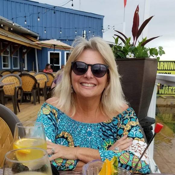 Profile Picture of Candy Capps (@cjitalia) on Poshmark