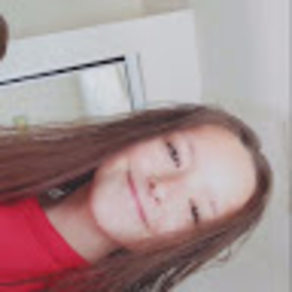 Profile Picture of Liza Kozma (@lizakozma) on Poshmark