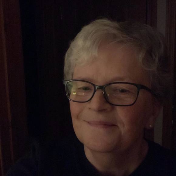 Profile Picture of Maureen Overholser (@m_overholser) on Poshmark