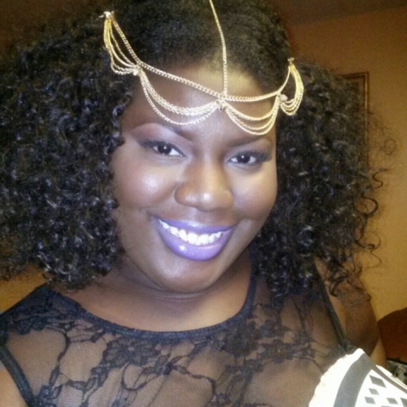 Profile Picture of Kearea Delts (@shelovesshoes) on Poshmark