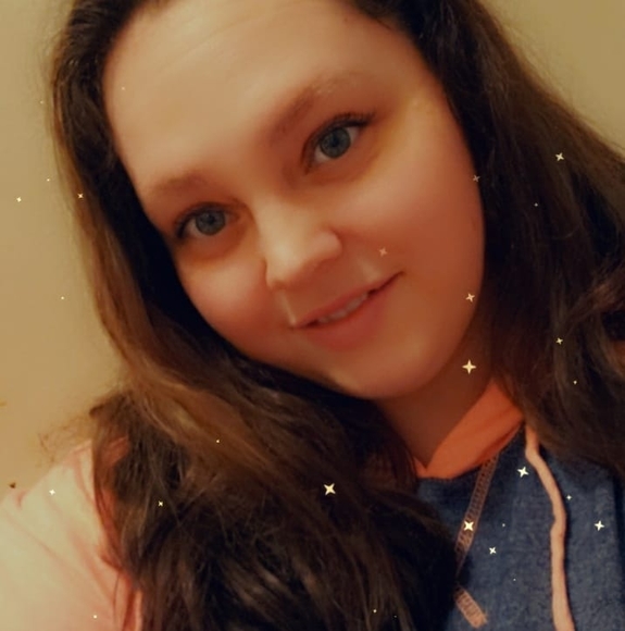 Profile Picture of Ashlyn Pierce (@ashlynnicole47) on Poshmark