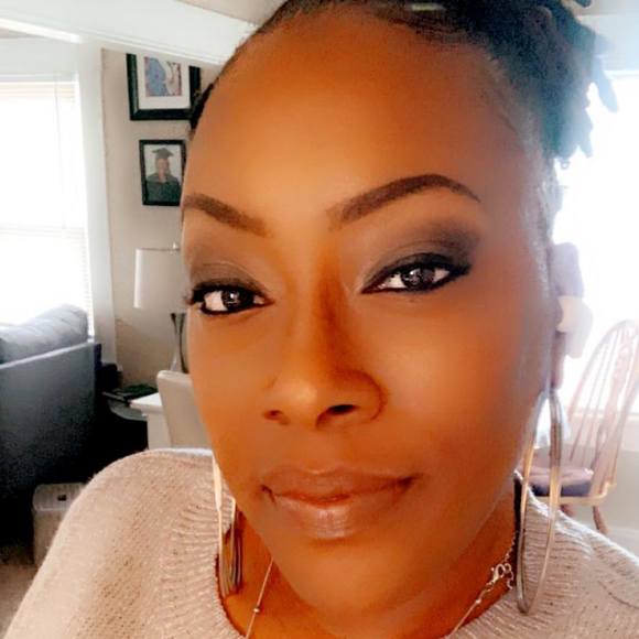 Profile Picture of Lakema Browne (@triplethreat718) on Poshmark