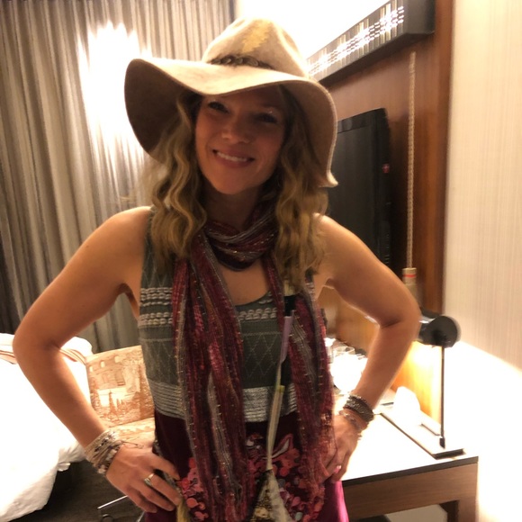 Profile Picture of Monique Petteys (@mpetteys) on Poshmark