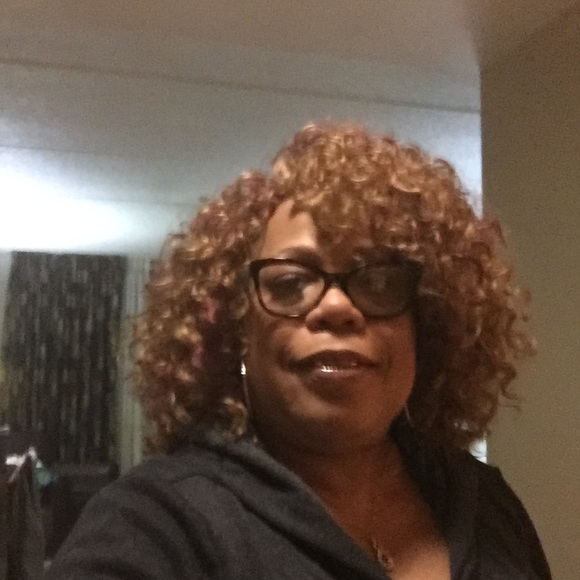 Profile Picture of Cheryl Robinson (@cdenise1959) on Poshmark