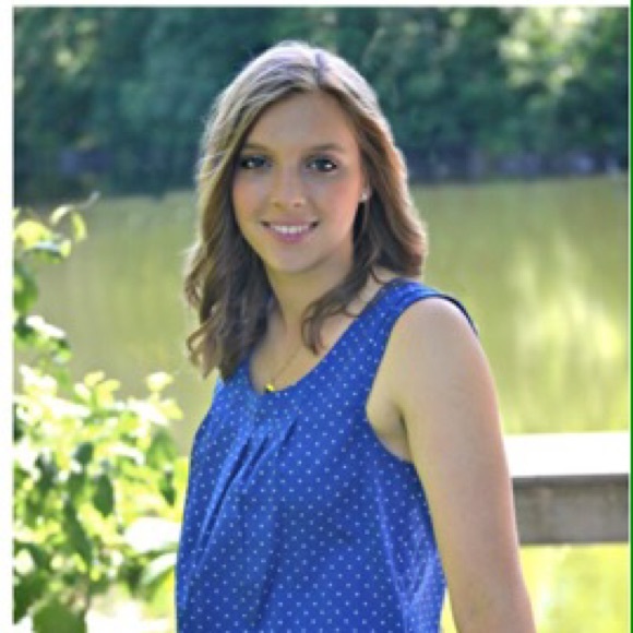 Profile Picture of Brooke Hanmann (@brooke13579) on Poshmark