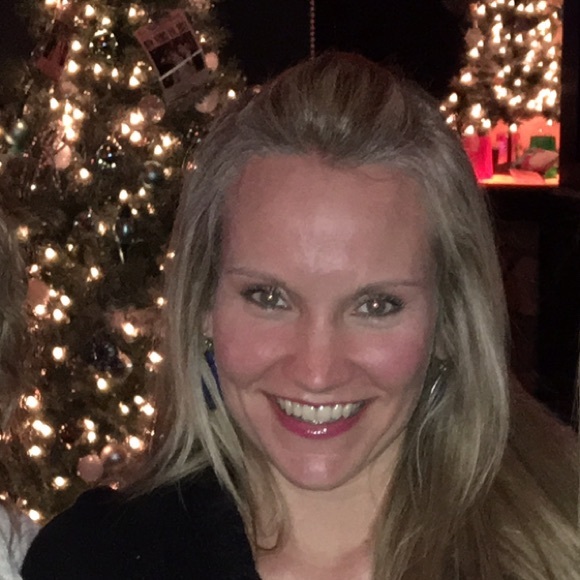 Profile Picture of Sara Iovinelli (@saraivy) on Poshmark