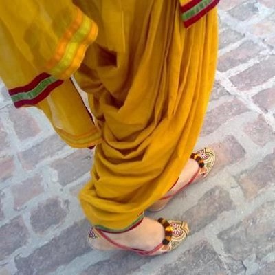 Profile Picture of  ♥Rupinder Kaur ♥ (@RoopRupinder85) on Twitter