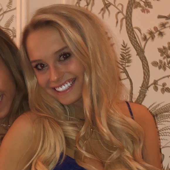 Profile Picture of Claire Bridell (@clairebridell) on Poshmark