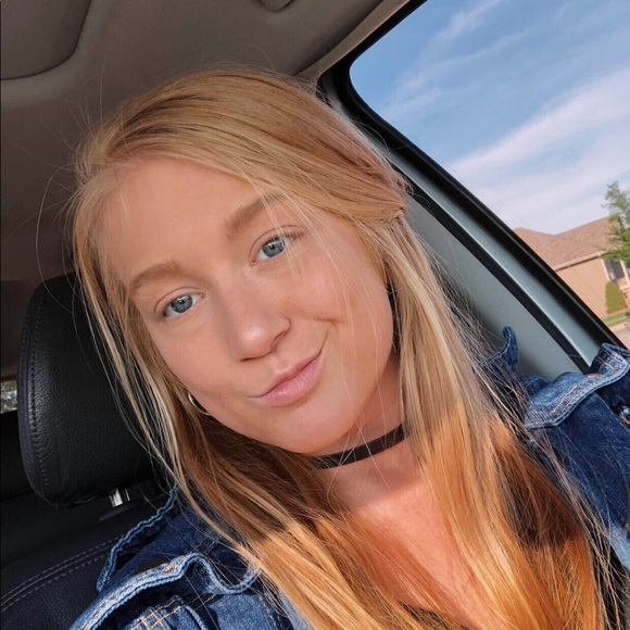 Profile Picture of Jessica Stoecker (@jessicastoecker) on Poshmark