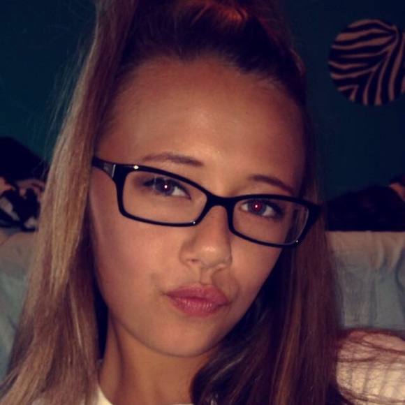 Profile Picture of Mia Pearson (@mimi_cici) on Poshmark