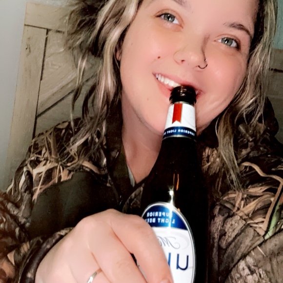 Profile Picture of Ashley Blazek (@ashley_blazek) on Poshmark