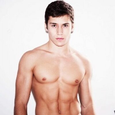 Profile Picture of Richard Willson (@YoungAndWilds) on Twitter