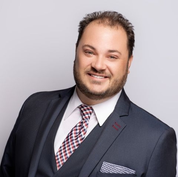 Profile Picture of James Roe (@jamesmroe) on Poshmark