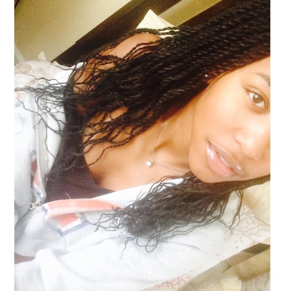 Profile Picture of Mia Summerset (@msummerset1) on Poshmark