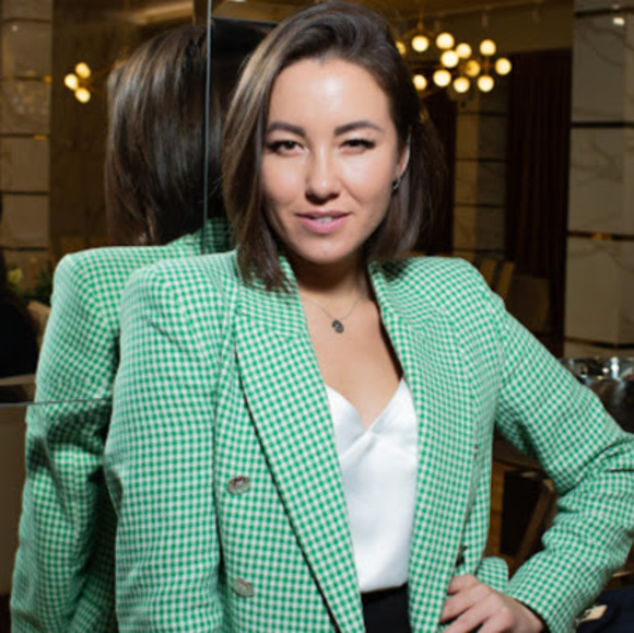 Profile Picture of Olga Kovalski (@kovalskivisual) on Poshmark