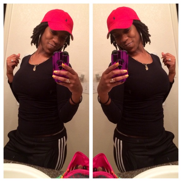 Profile Picture of Charnae Harkum (@charnaehark) on Poshmark