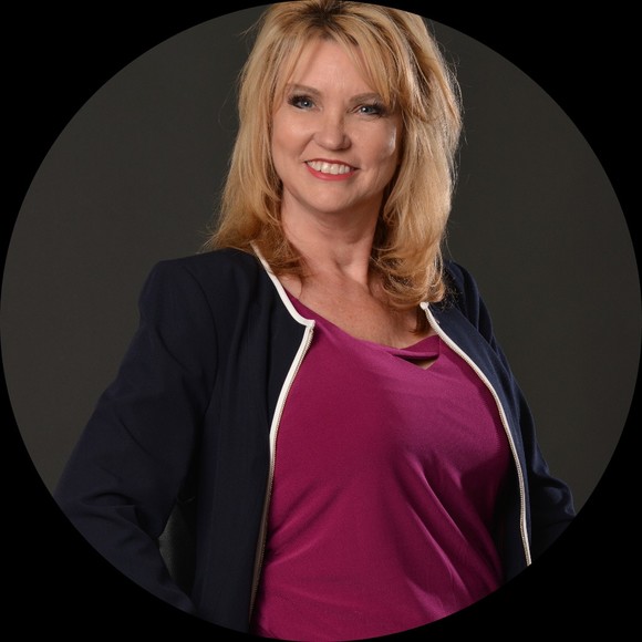 Profile Picture of Patricia Bakosh (@secondsfirsts) on Poshmark