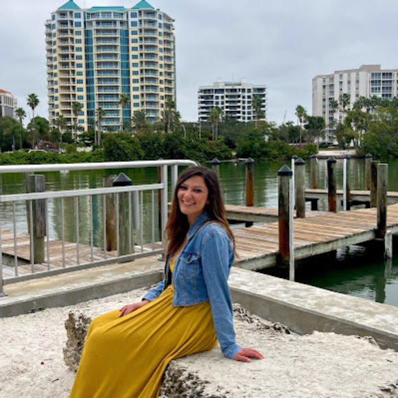 Profile Picture of Caroline Gase (@ceg2347) on Poshmark