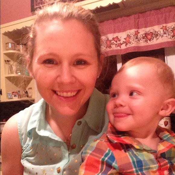 Profile Picture of Denea Dubbs (@buggles8448) on Poshmark