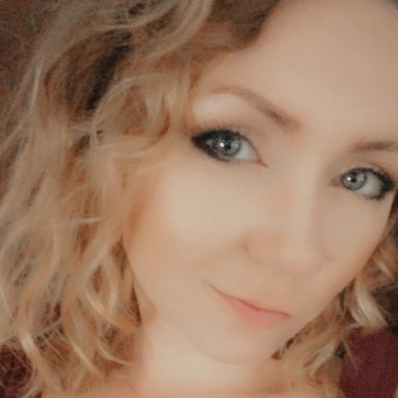 Profile Picture of Alex Tilley (@stitches95) on Poshmark