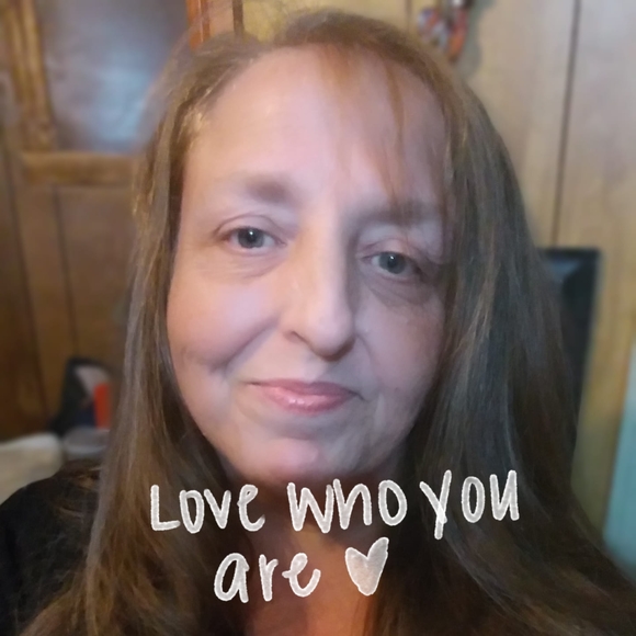 Profile Picture of Holly Randels (@hrandels77) on Poshmark